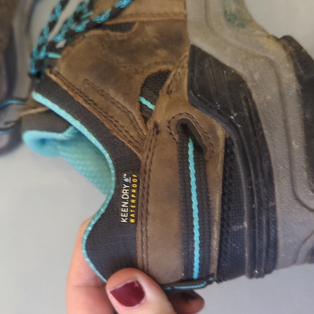 Ladies Waterproof Keen Hiking Shoes/Boots - Picture 2 of 7